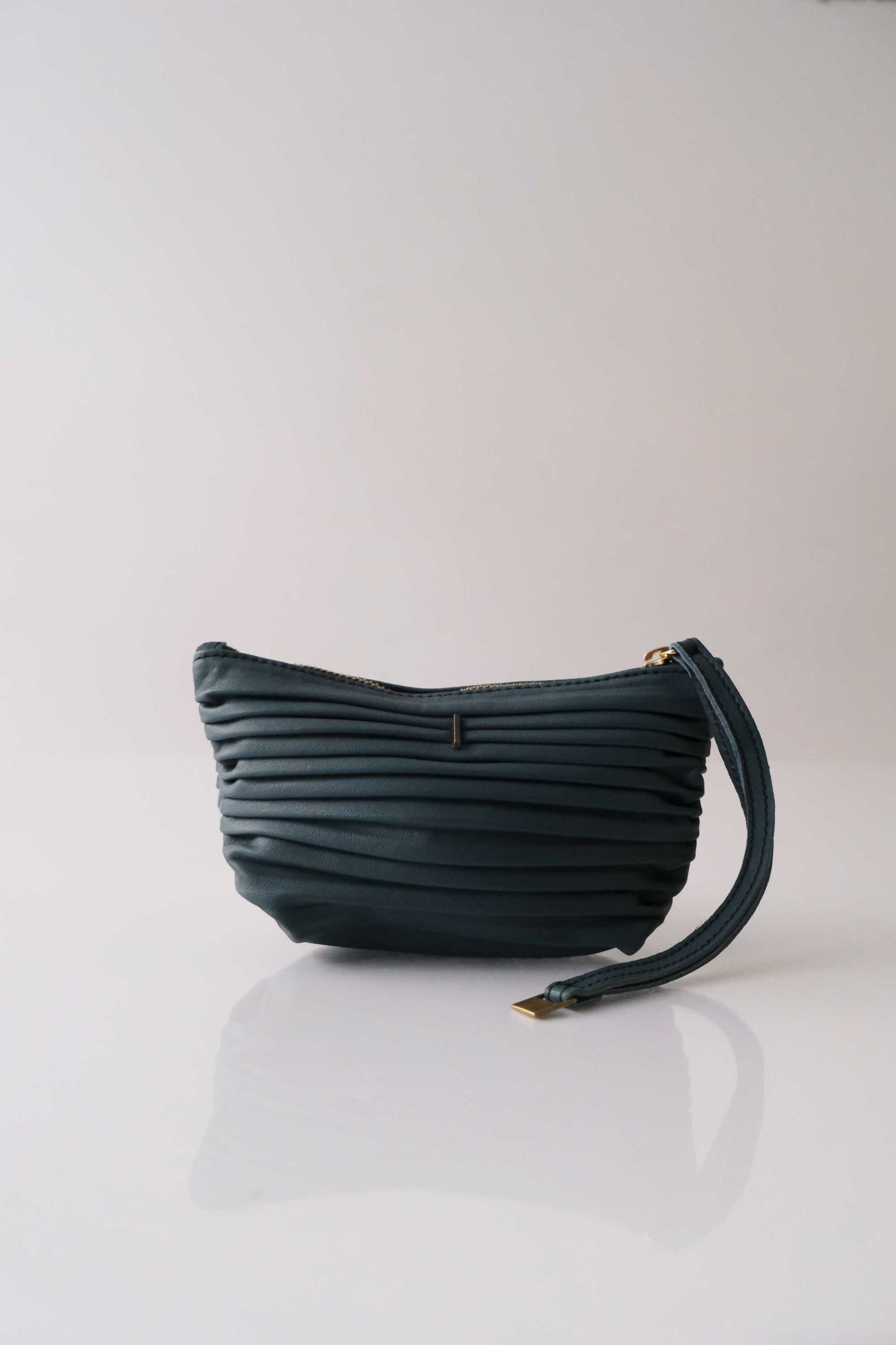 Dream stretch pochette in teal pleated leather - Made in Italy -