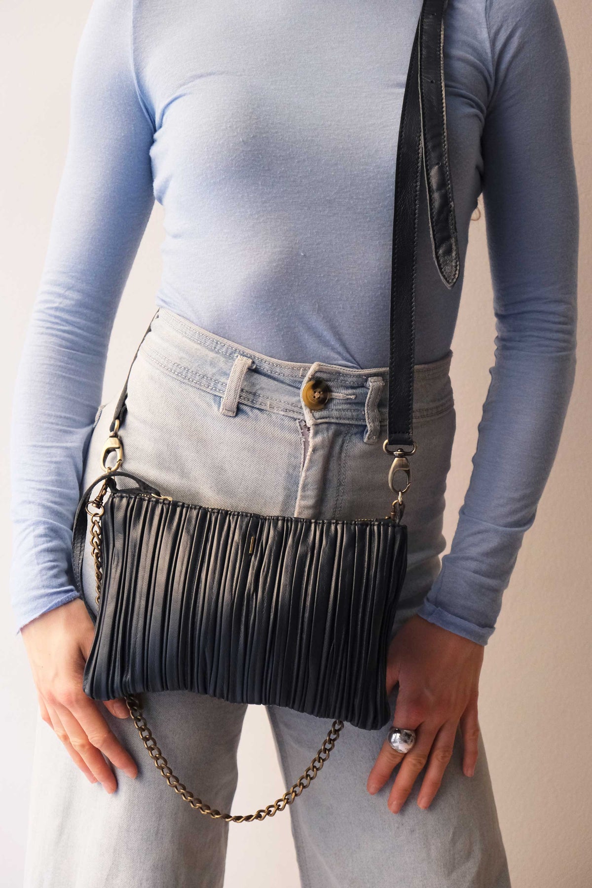 Mikin pochette in navy pleated leather - Made in Italy -