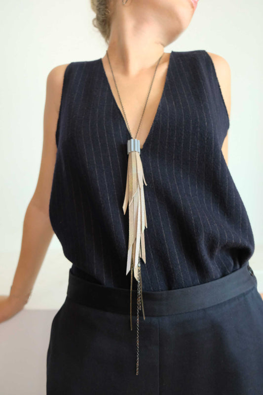 Sparrow Necklace Taupe