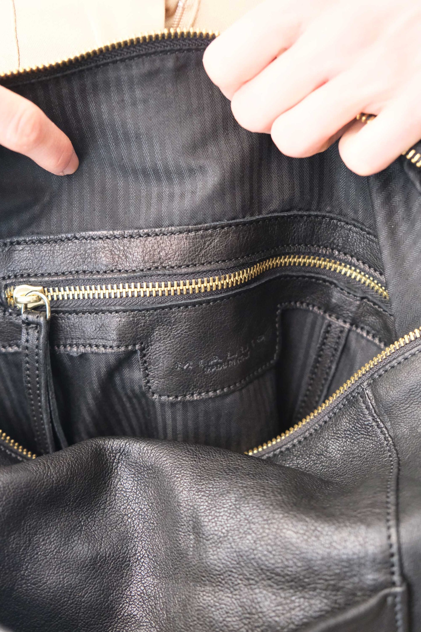 Vicky 2 zaino in nappa nera conciata al vegetale - Made in Italy -