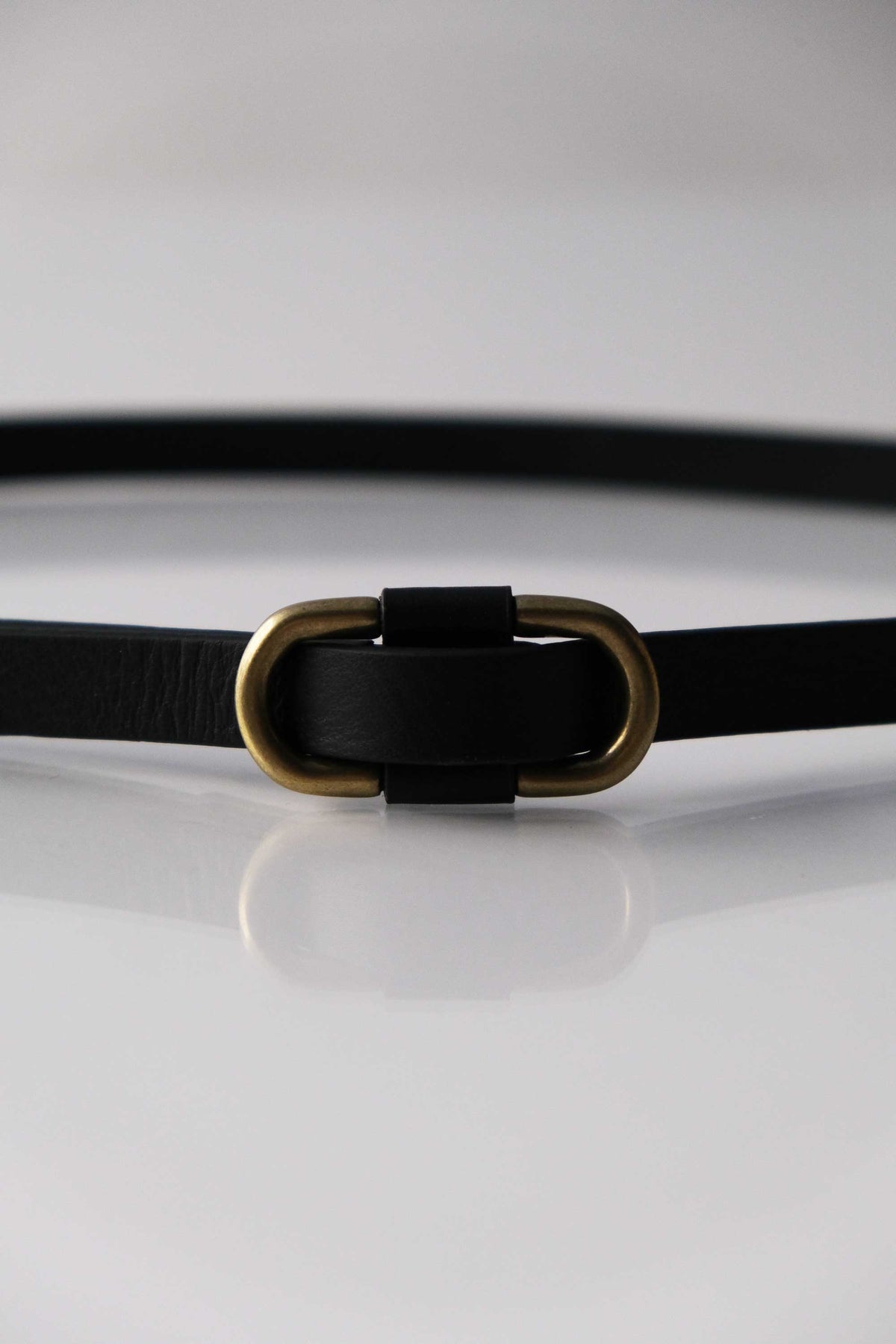Belt adjustable loop black vegetable-tanned leather - Made in Italy -