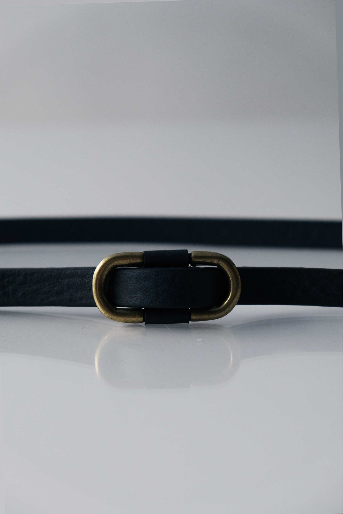 Belt adjustable loop navy vegetable-tanned leather - Made in Italy -