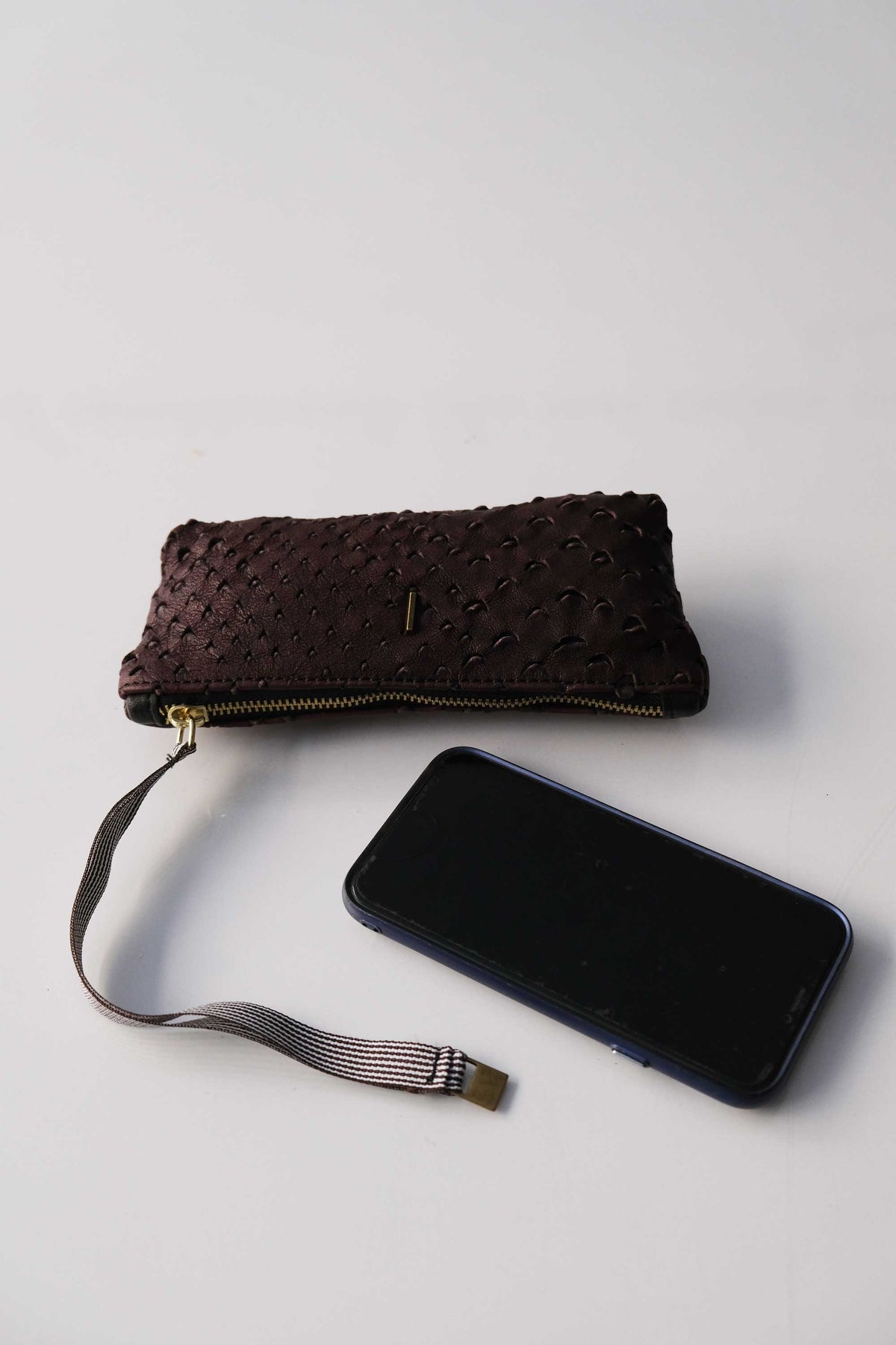 Dream Big soft burgundy nappa taipan-effect pochette – The Sustainable Pochette – Made in Italy