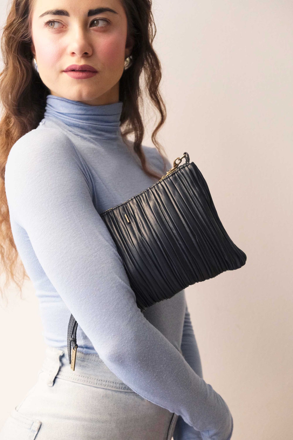 Mikin pochette in navy pleated leather - Made in Italy -