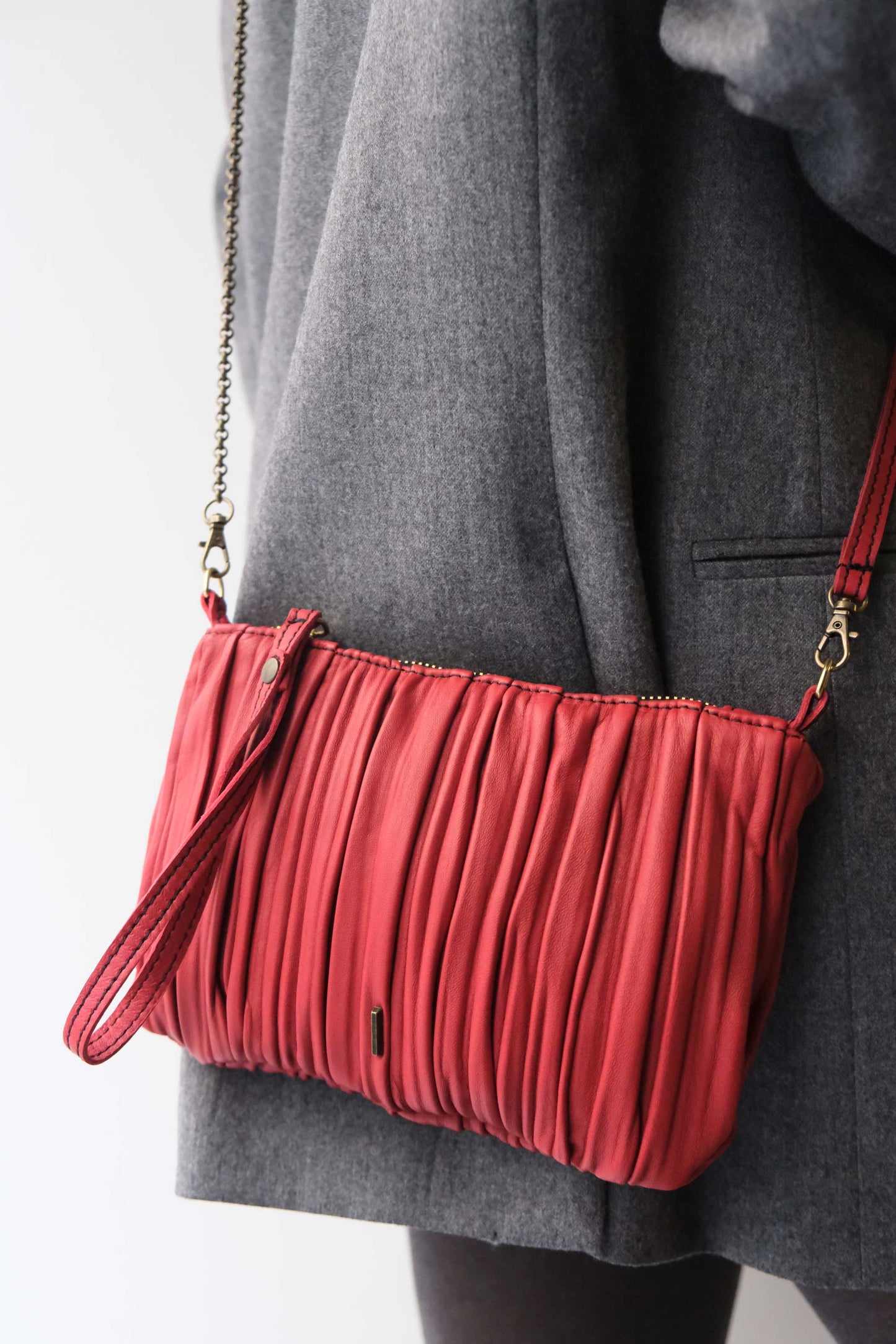 Tina pochette in red pleated leather - Made in Italy -