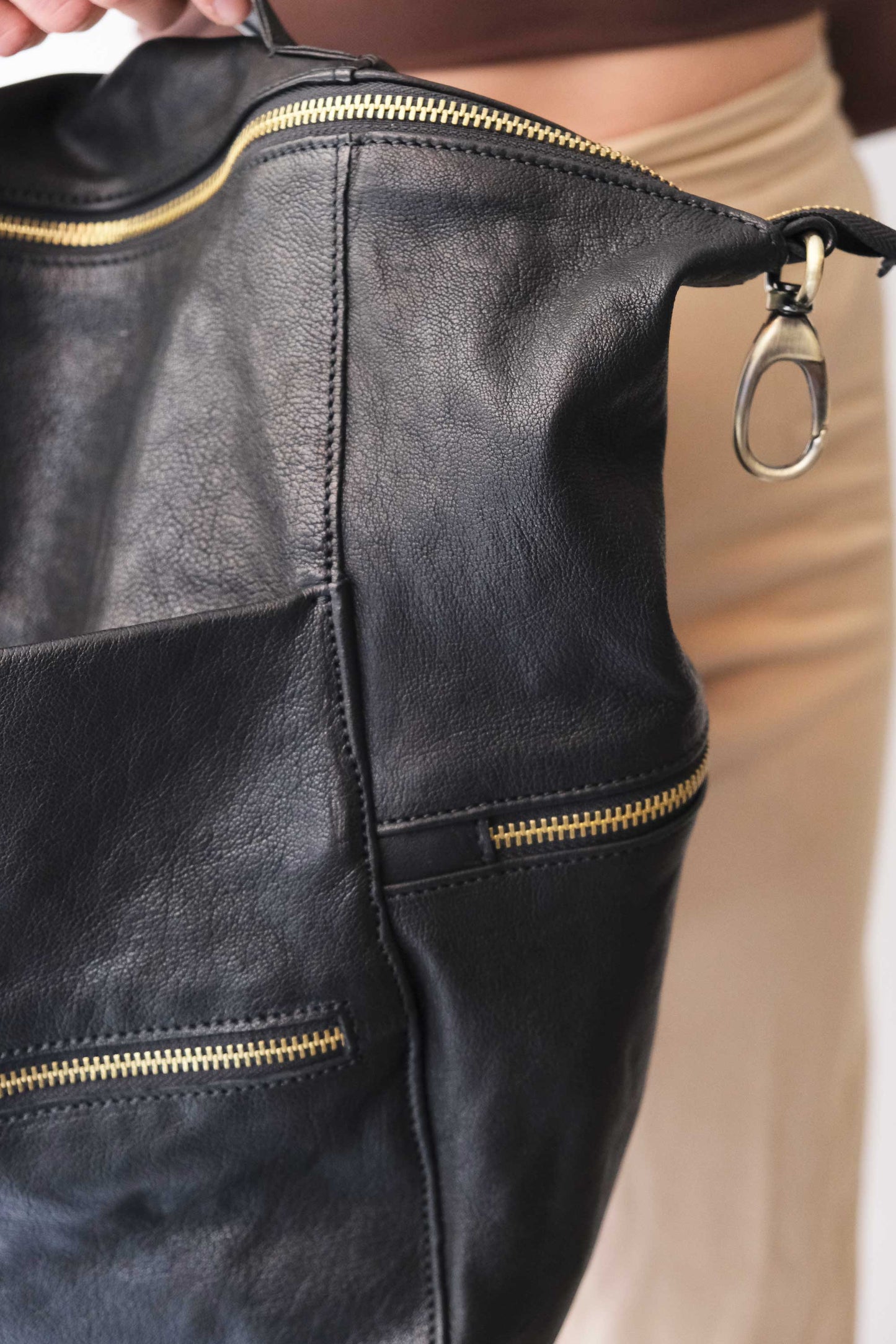 Vicky 2 zaino in nappa nera conciata al vegetale - Made in Italy -