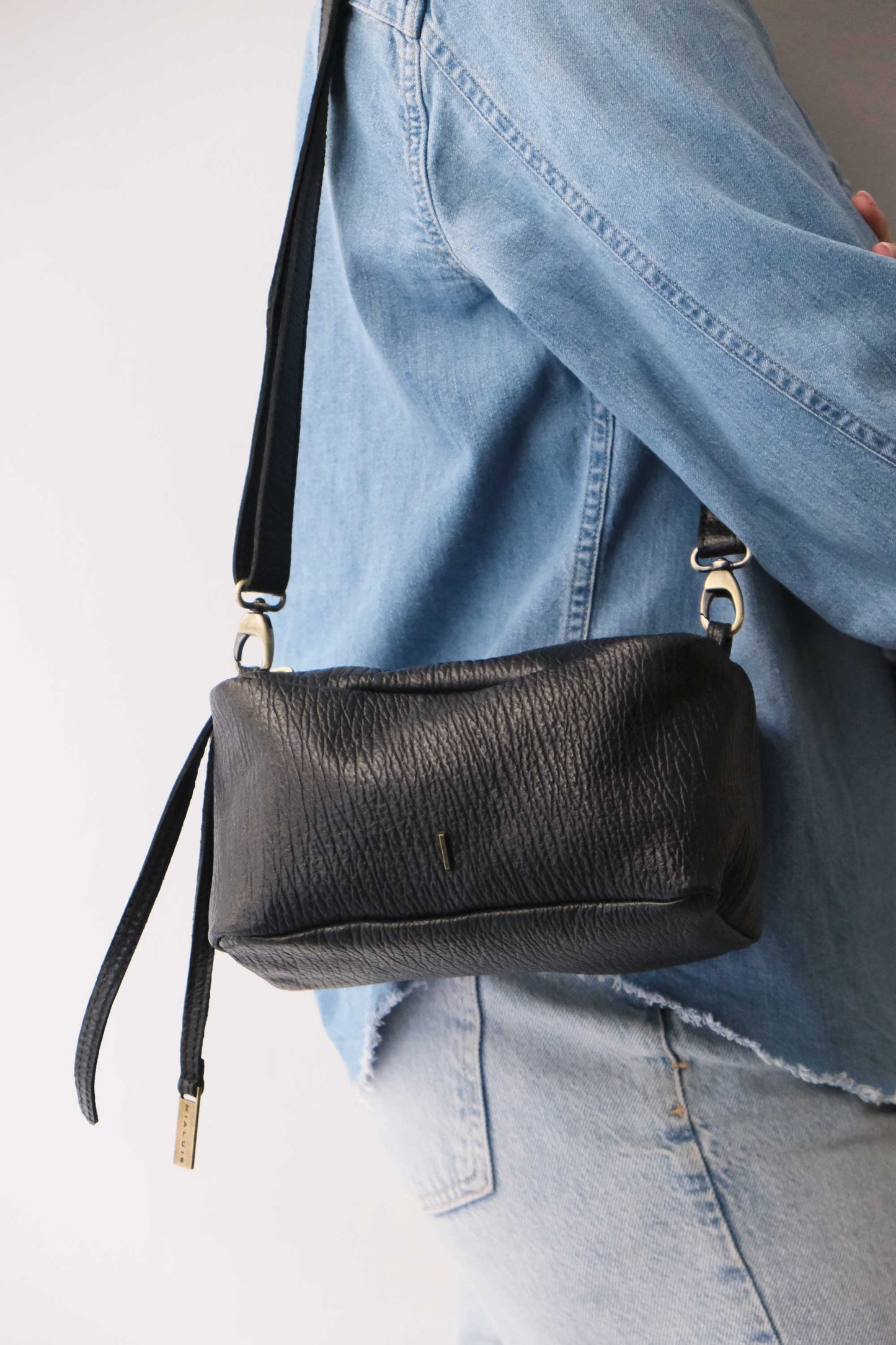 Bobo mini in black shark-effect print leather nappa - Made in Italy -