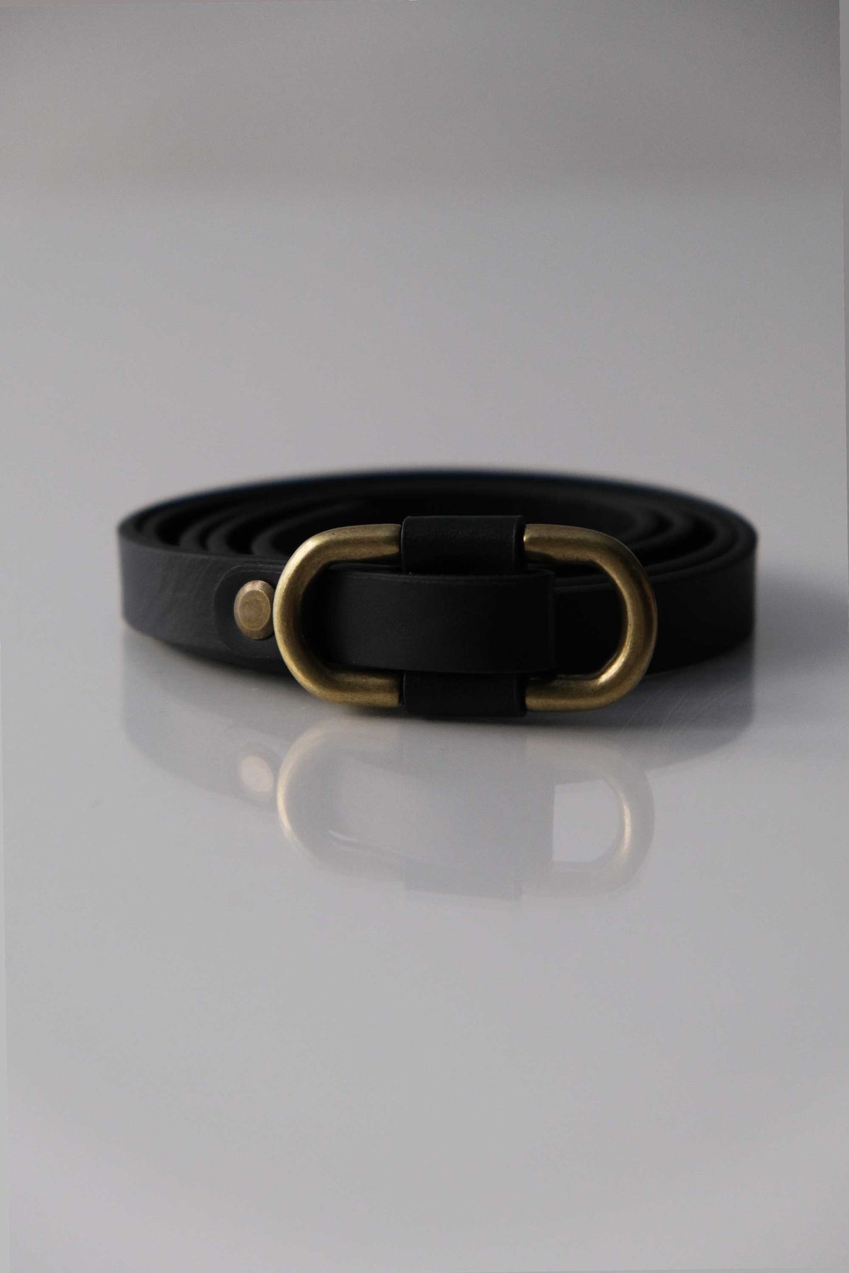 Belt adjustable loop black vegetable-tanned leather - Made in Italy -