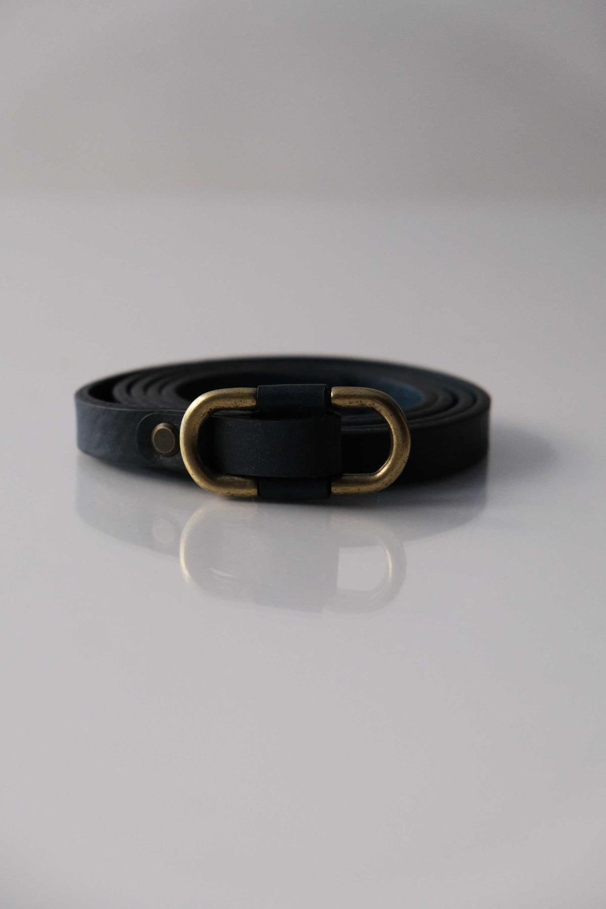 Belt adjustable loop navy vegetable-tanned leather - Made in Italy -