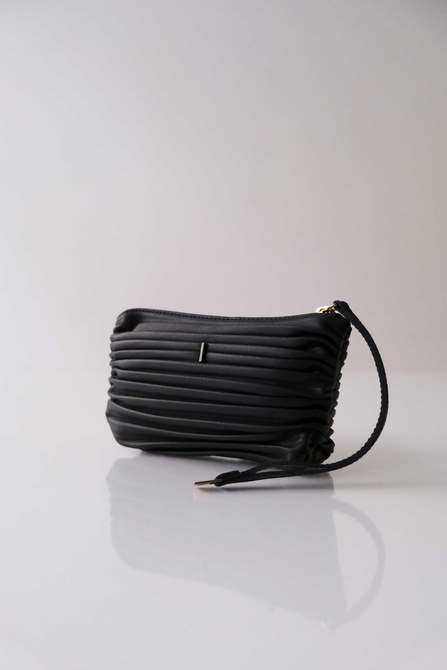 Dream stretch pochette in black pleated leather - Made in Italy -