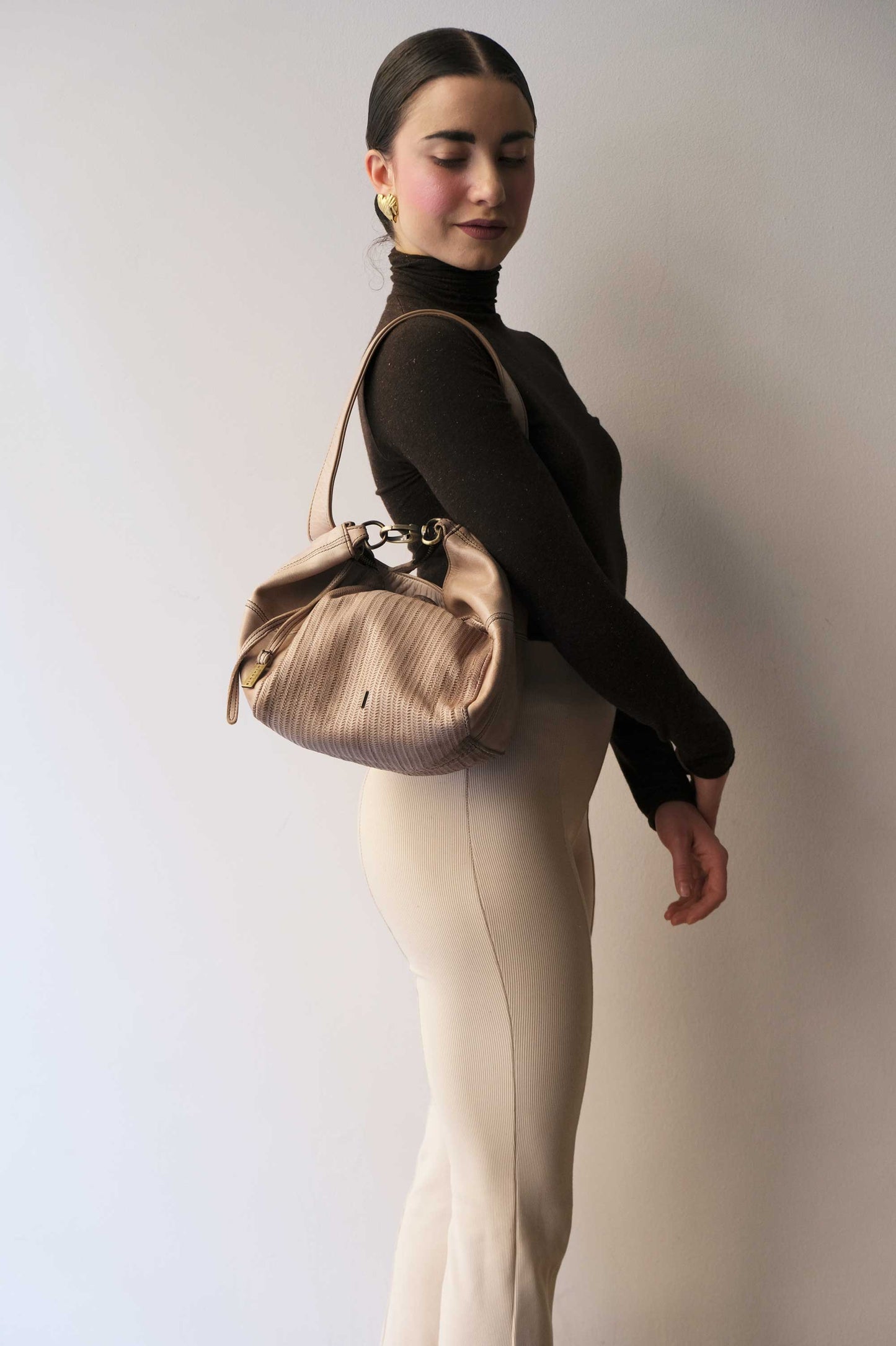 Mina media tote bag in turner sand soft leather - Made in Italy -