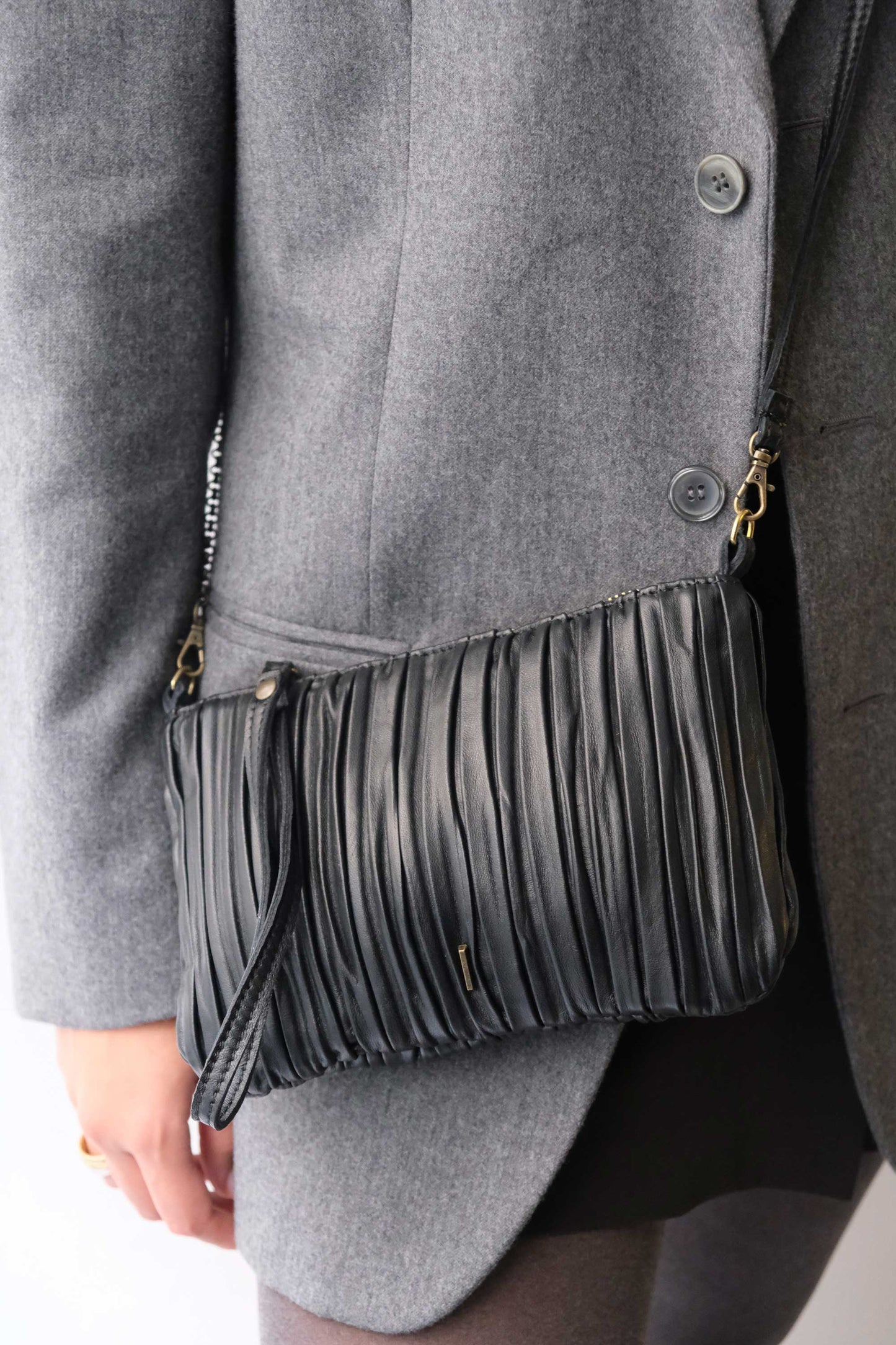 Tina pochette in black pleated leather - Made in Italy -