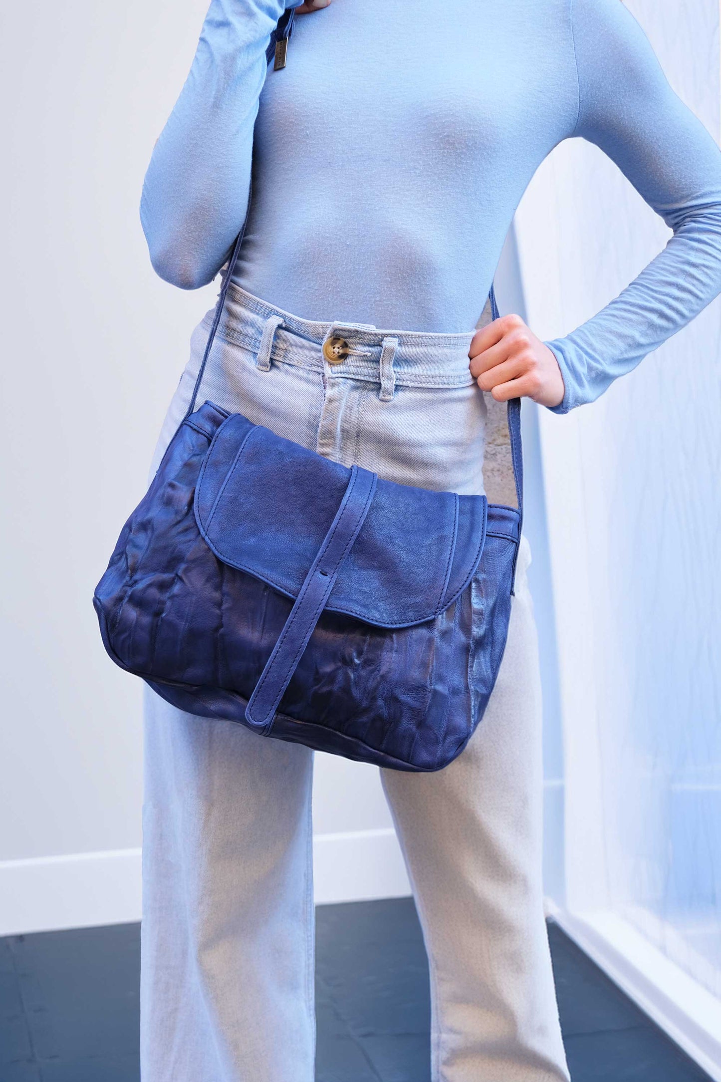 Do saddle bag cobalt in soft nappa lomé - Made in Italy -