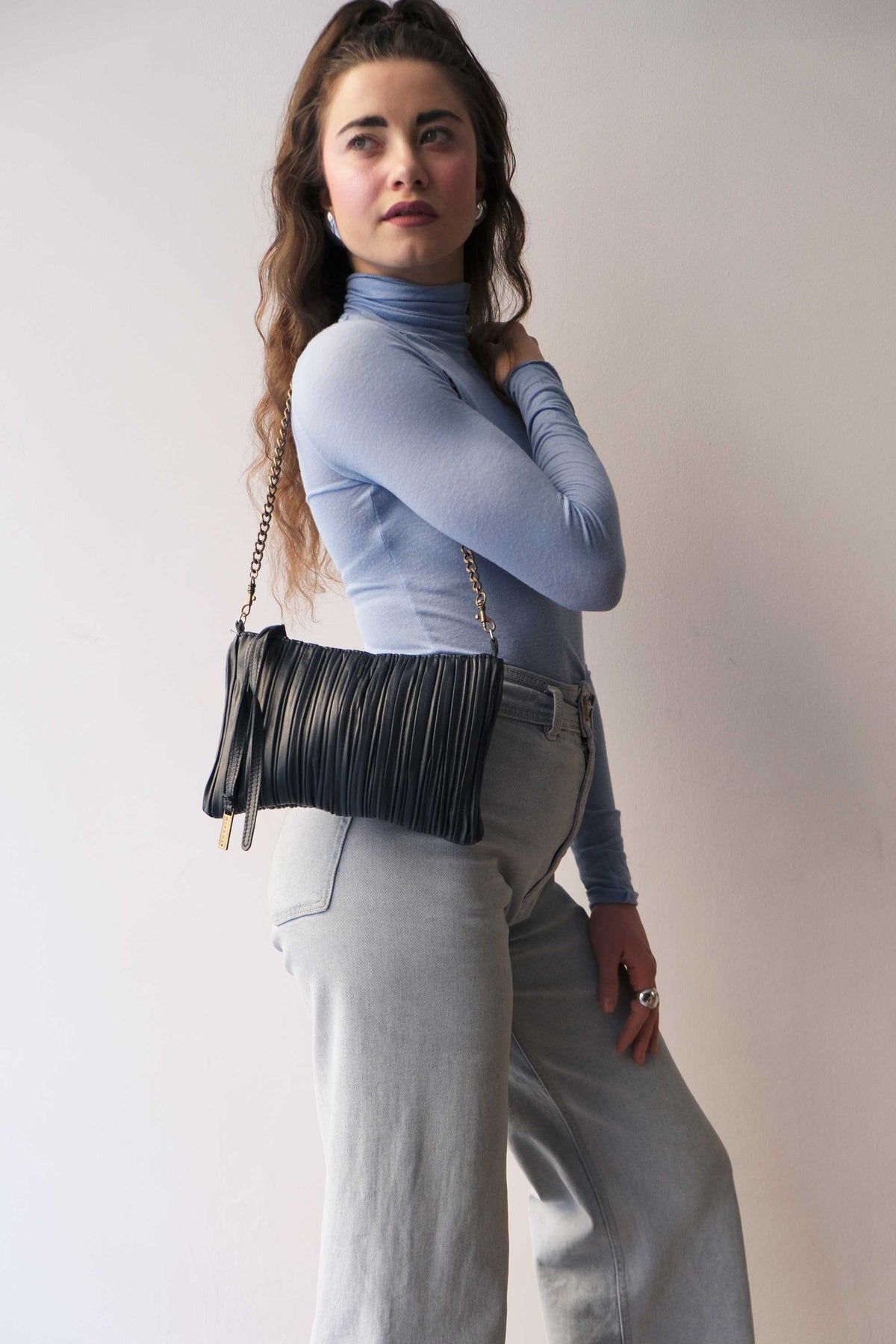 Mikin pochette in navy pleated leather - Made in Italy -