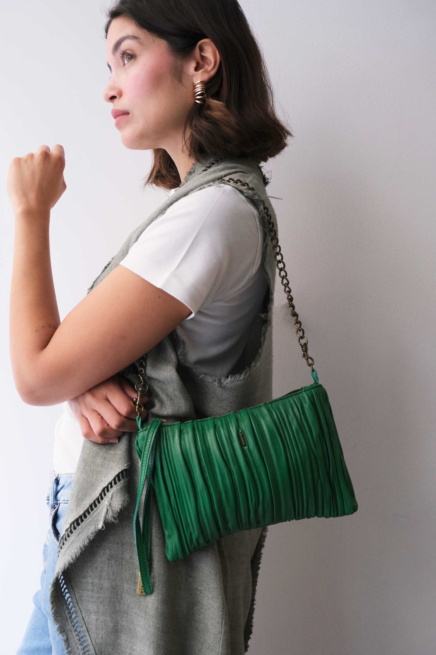 Mikin pochette in emerald pleated soft leather