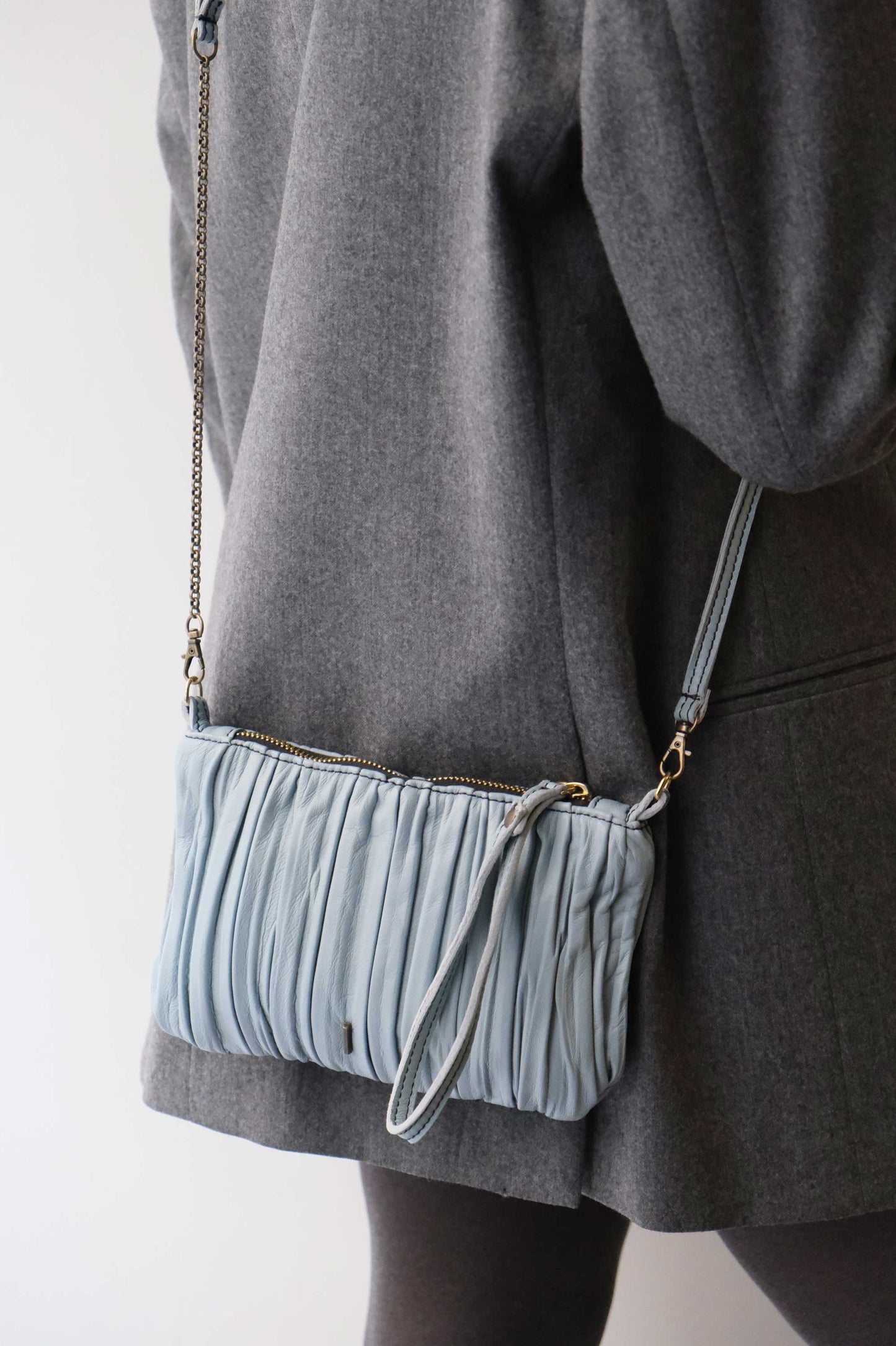 Tina pochette in sky blue pleated leather - Made in Italy -