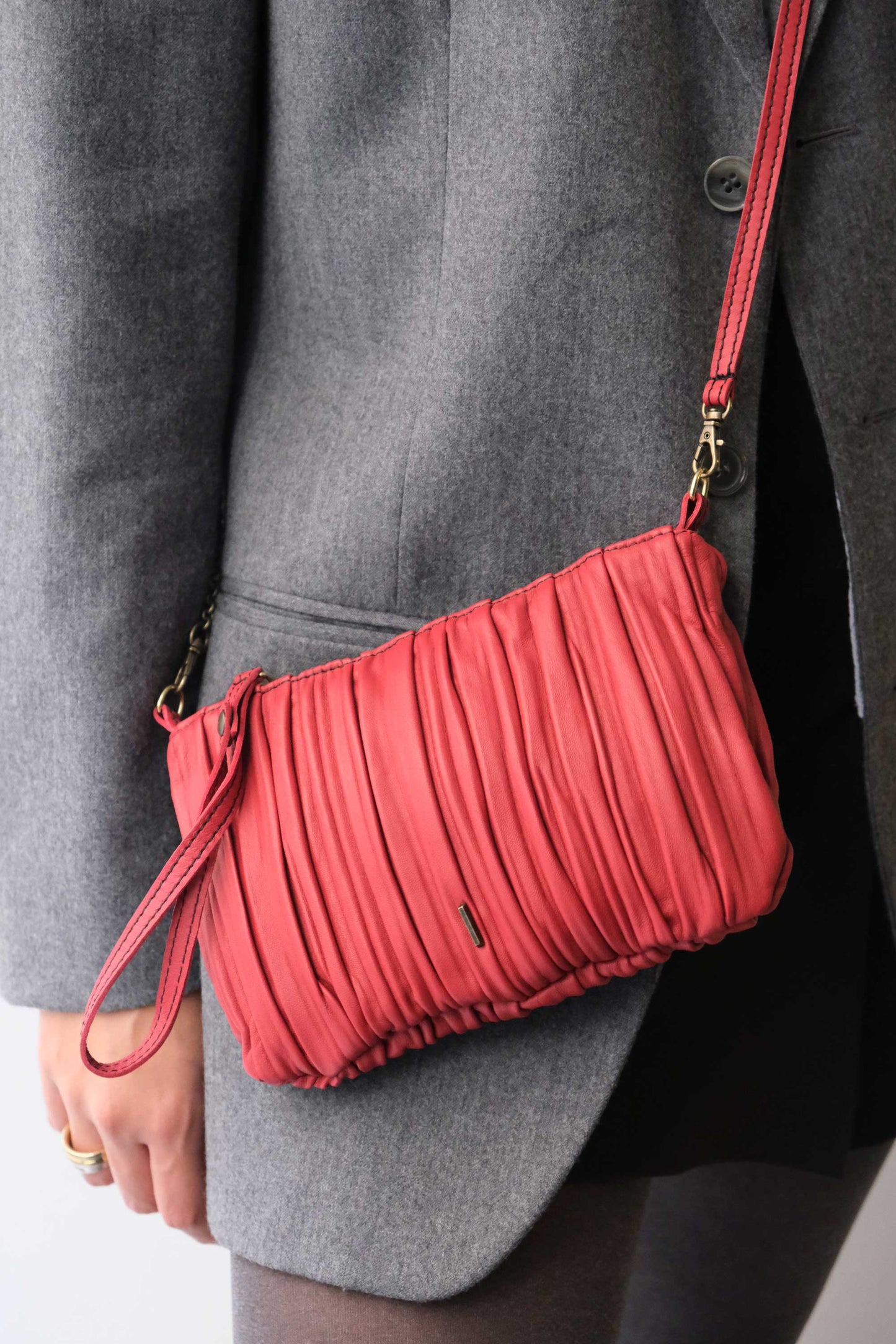 Tina pochette in red pleated leather - Made in Italy -