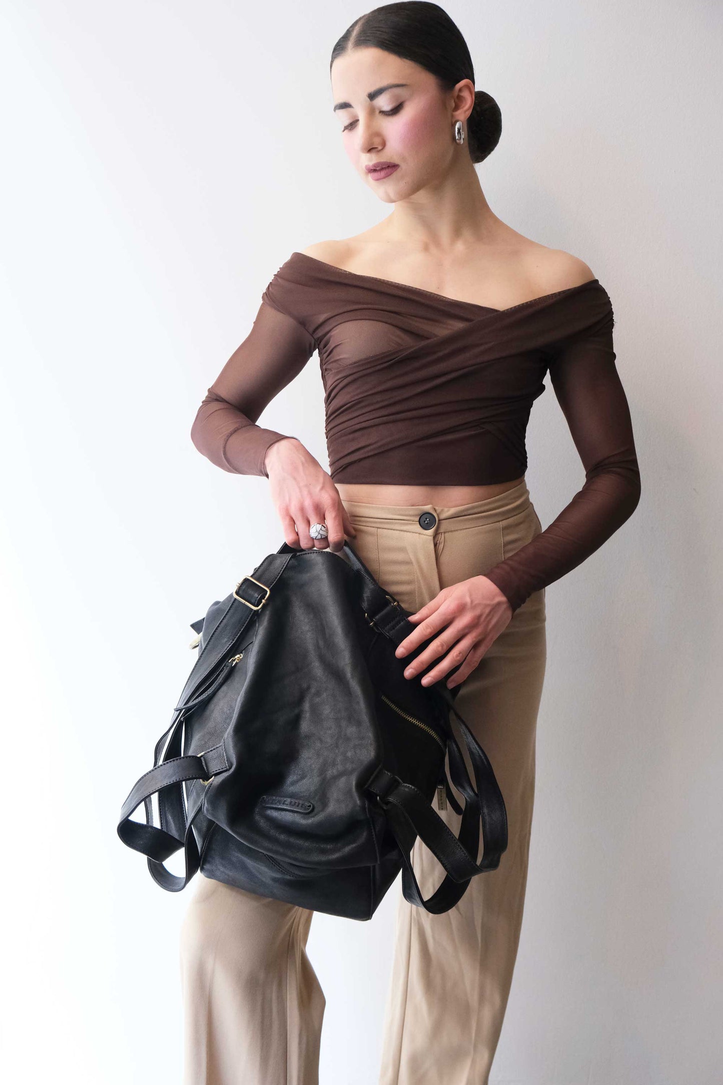 Vicky 2 zaino in nappa nera conciata al vegetale - Made in Italy -