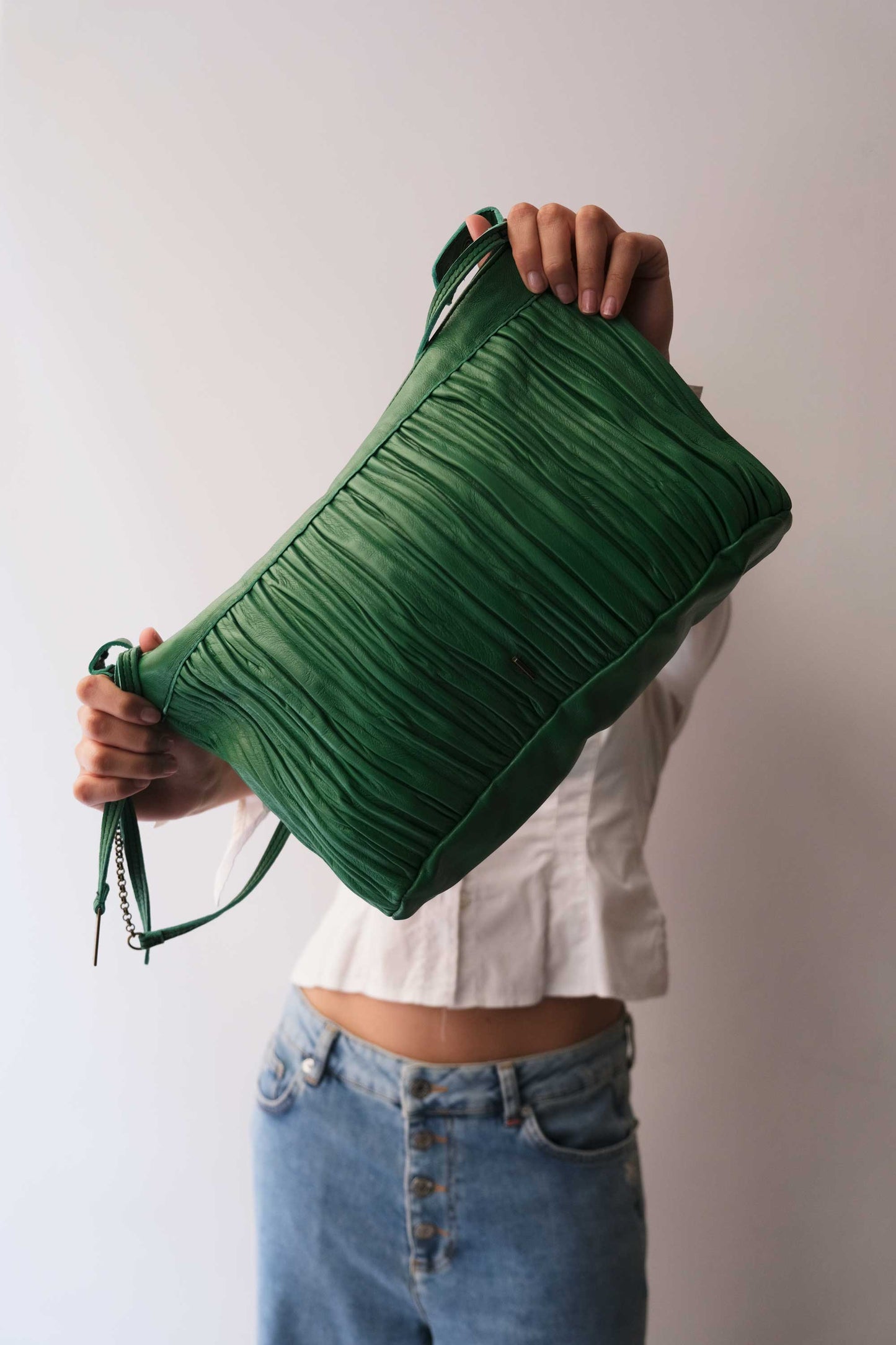 Chicca Media hobo bag in emerald pleated leather