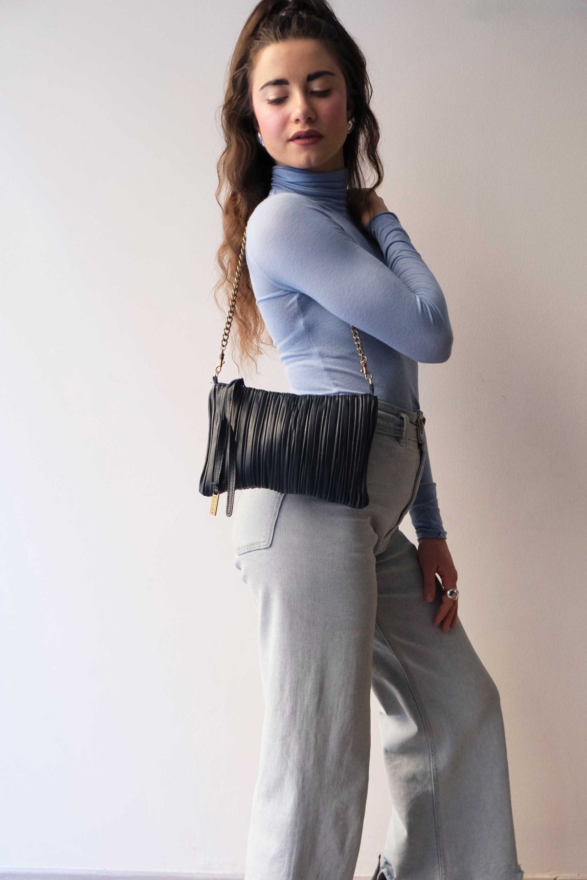 Mikin pochette in navy pleated leather - Made in Italy -