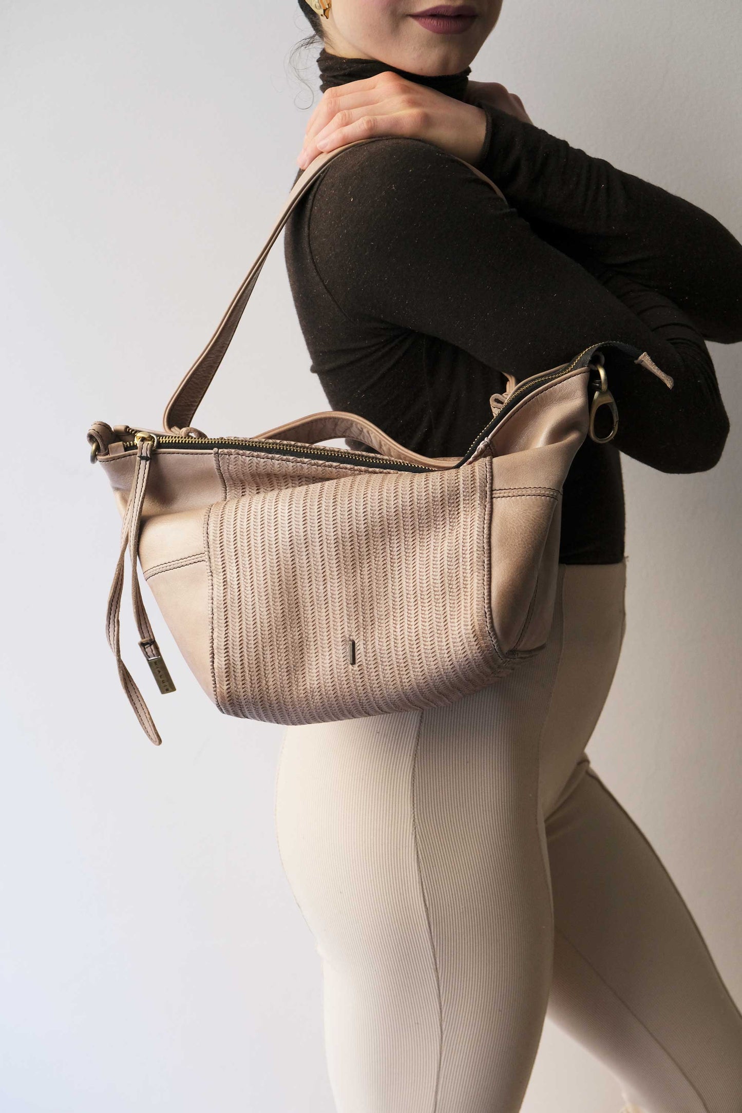 Mina media tote bag in turner sand soft leather - Made in Italy -