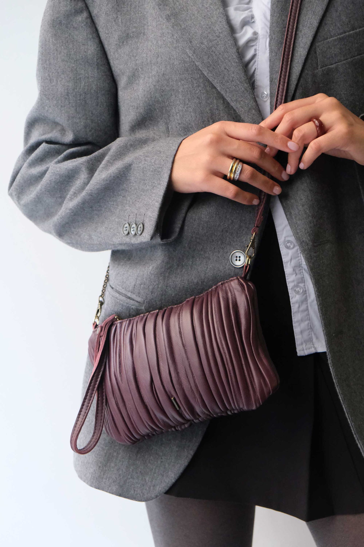 Tina pochette in plum pleated leather - Made in Italy -