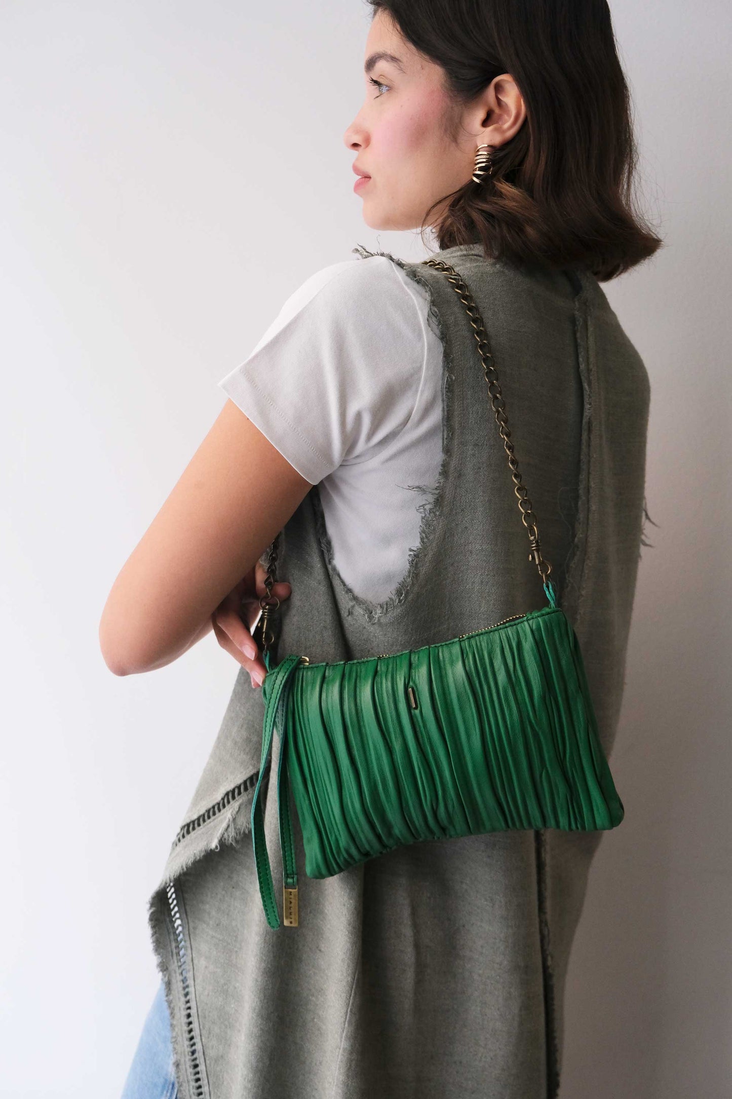 Mikin pochette in emerald pleated soft leather