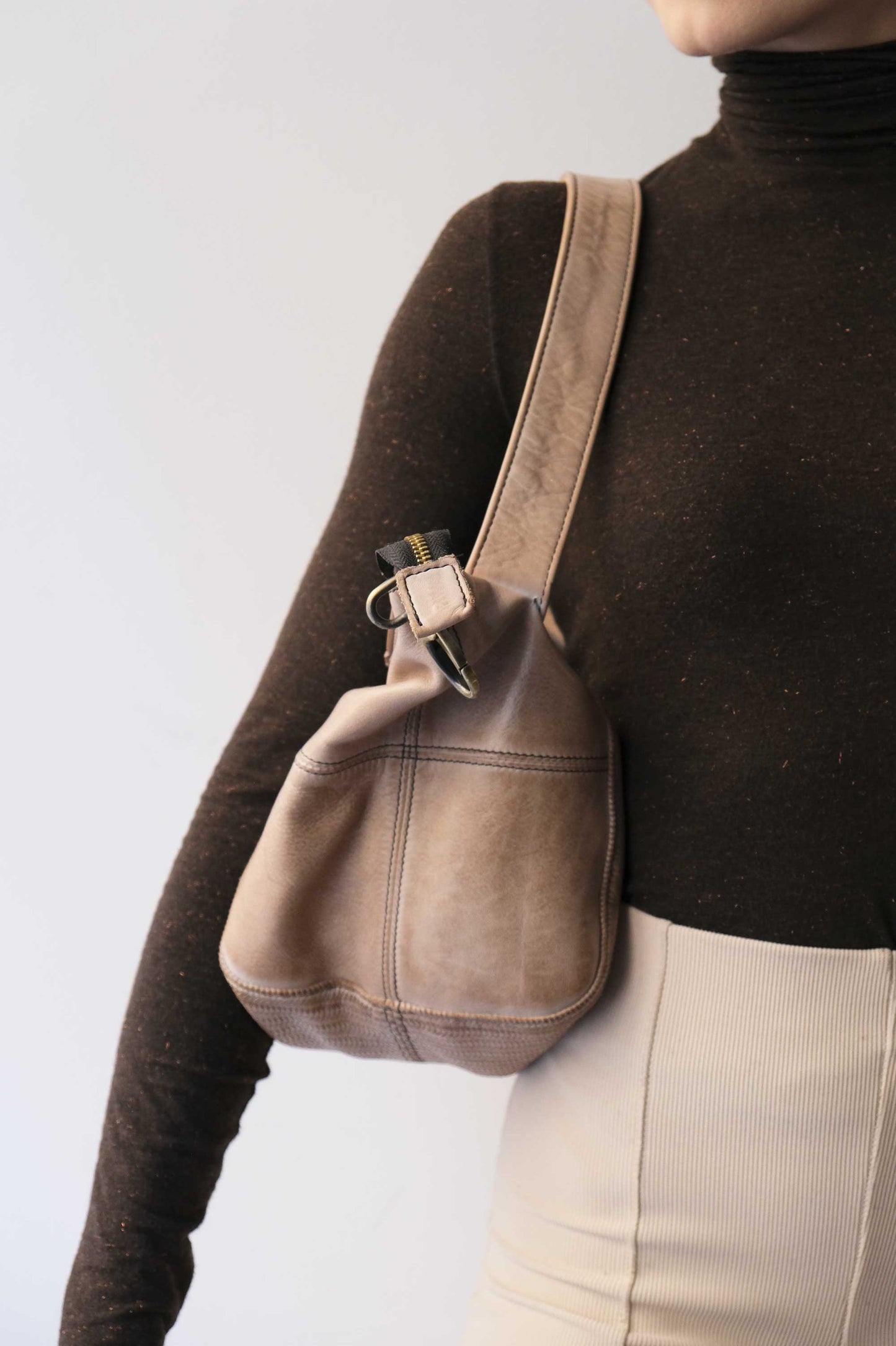 Mina media tote bag in turner sand soft leather - Made in Italy -