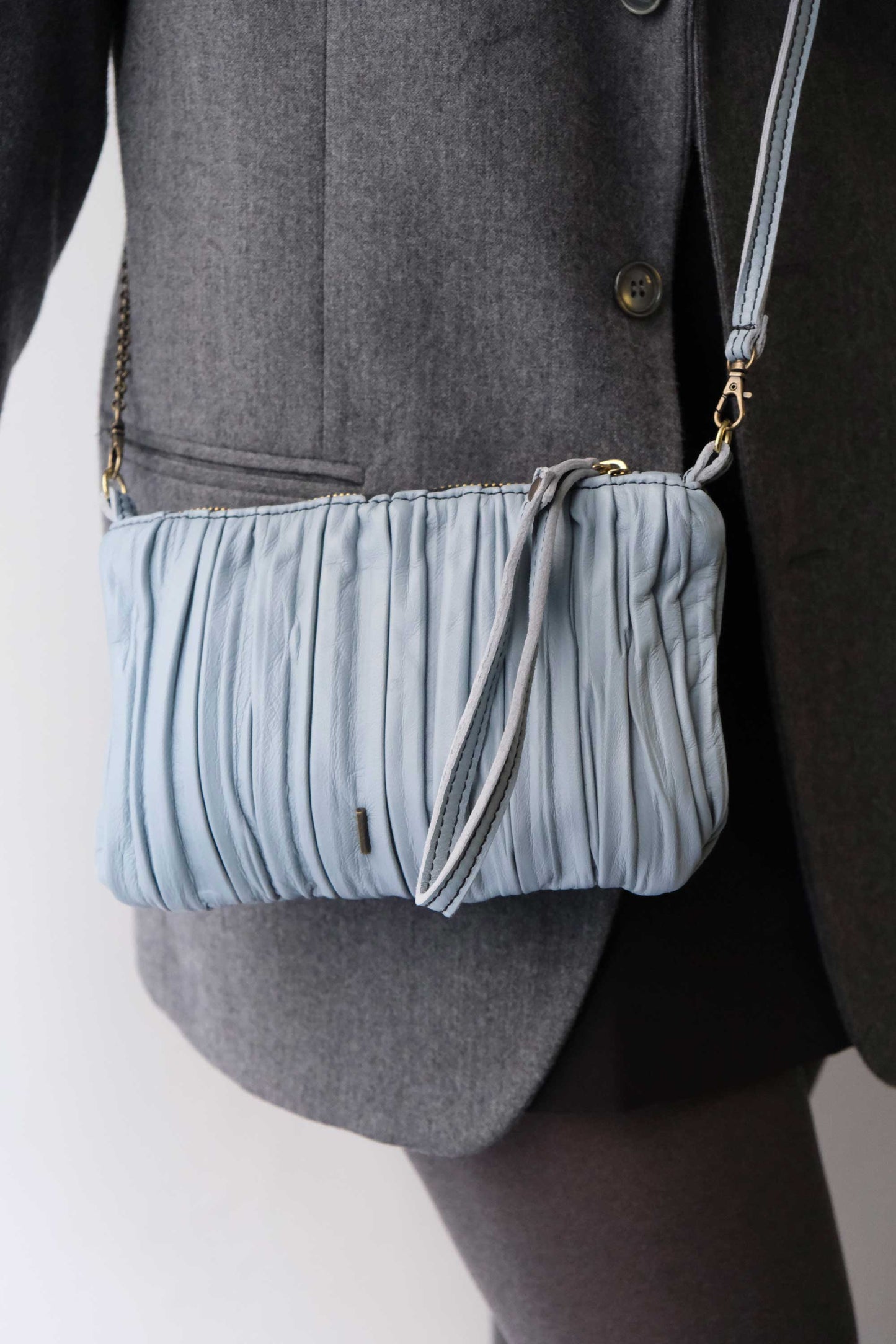 Tina pochette in sky blue pleated leather - Made in Italy -