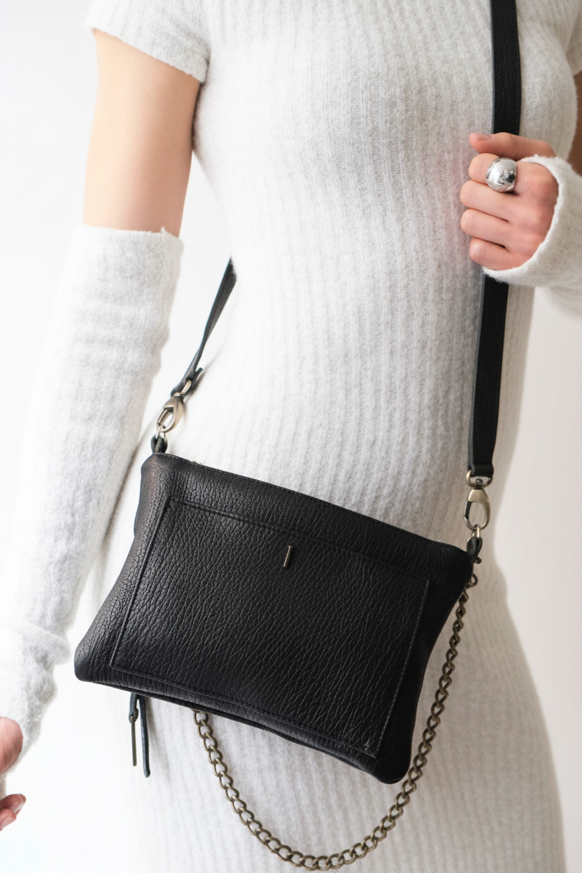 Mikin black pochette in vegetable-tanned leather – Made in Italy -