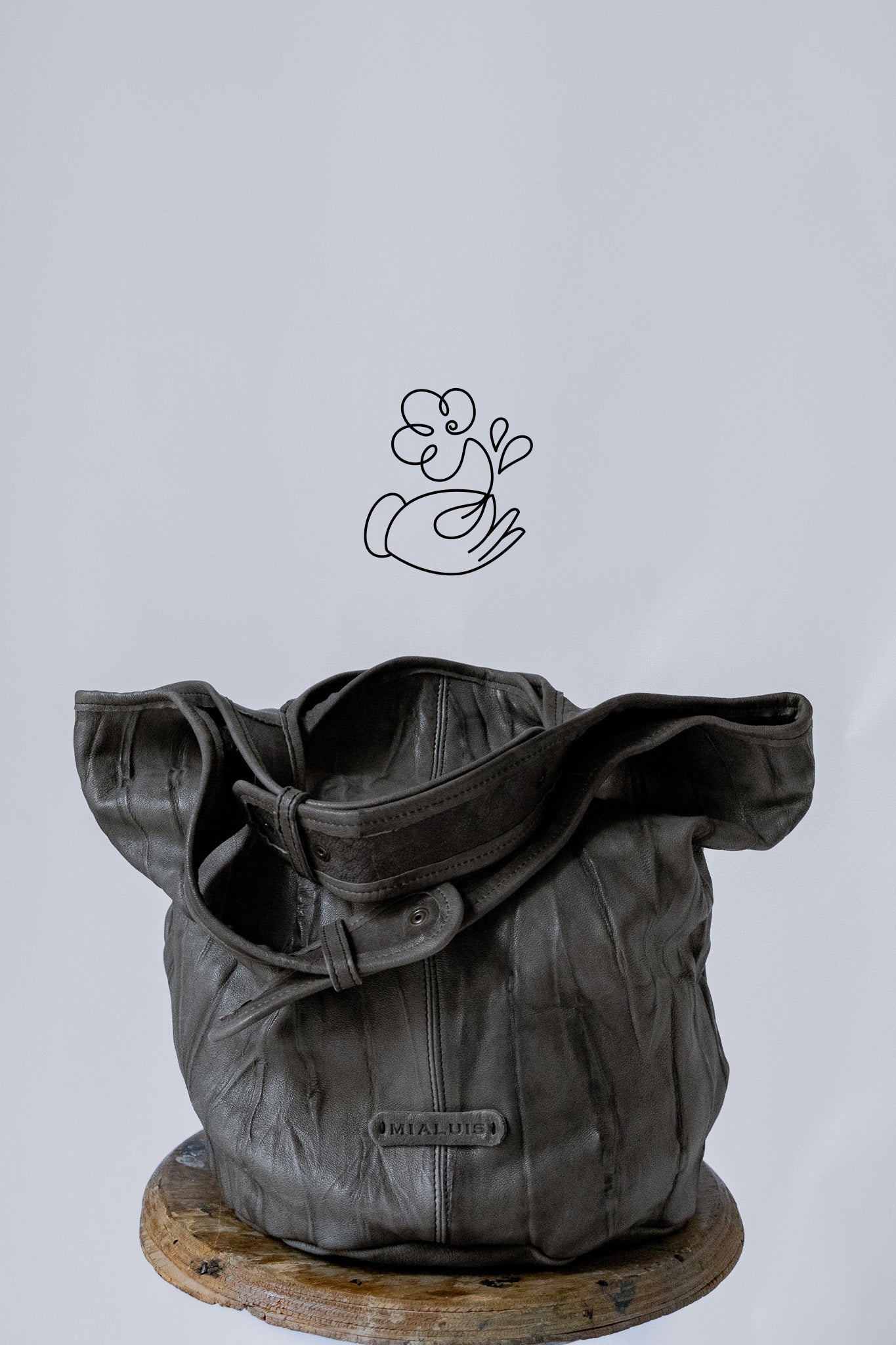 Lena tote bag in graphite soft leather | fundraising project for Colori Vivi