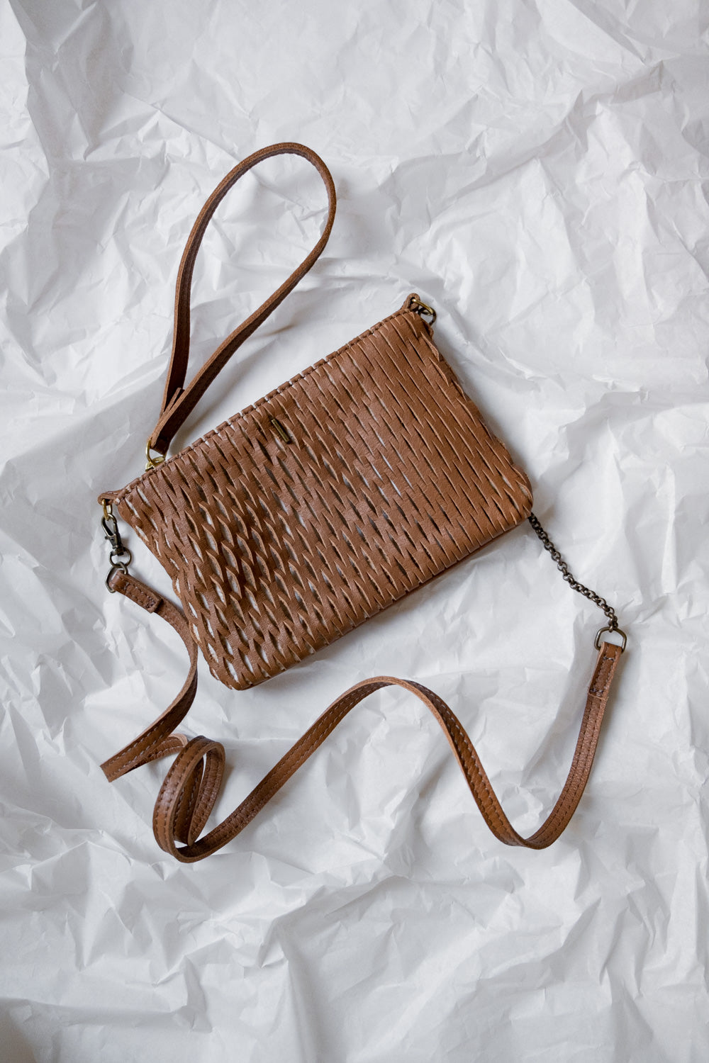 Tina pochette in cuoio perforated leather
