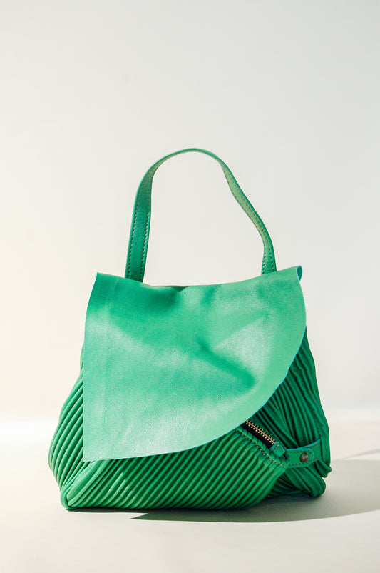 Minu in pleated emerald colour leather
